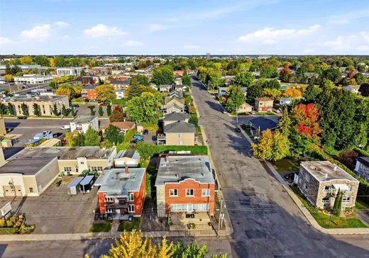 Triplex à vendre - 83-85 Av. Plamondon, Drummondville, J2C 3V9