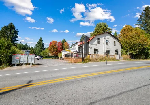 5-Plex à vendre - 2053 Ch. de Ste-Lucie, Ste-Lucie, J0T 2J0