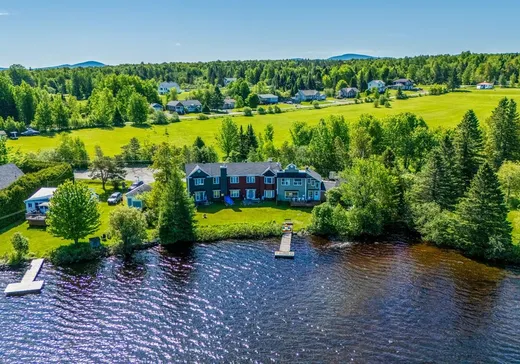 4-Plex à vendre - 971-973 Ch. du Domaine-du-Pinacle, Coaticook, J1A 2S4