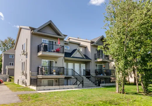 5-Plex à vendre - 1650 Rue du Tournesol, Saint-Lazare, J7T 3M6