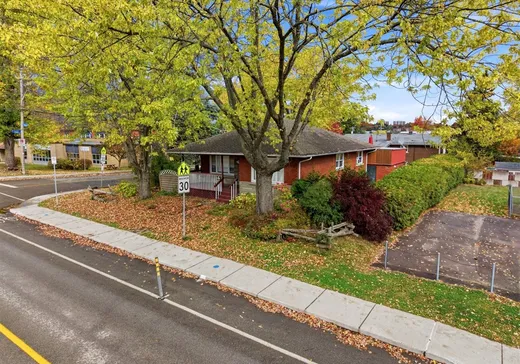 Duplex à vendre - 2941 Rue Galt O., Sherbrooke, J1K 1Z9