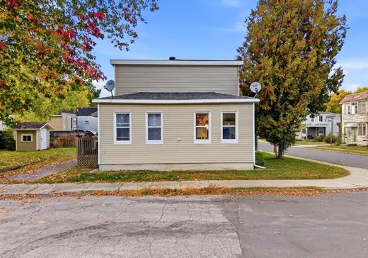 Duplex for Sale - 115 Rue Gosselin, Farnham, J2N 1S5