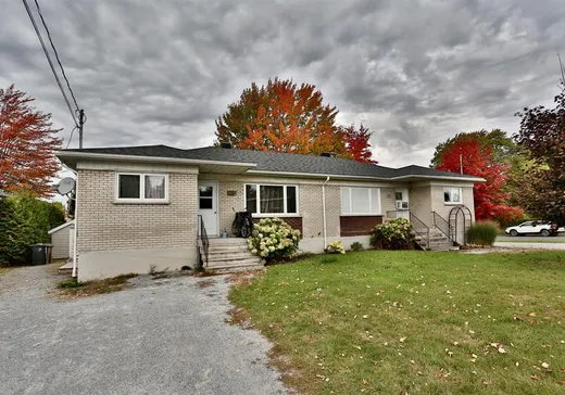 Triplex for Sale - 537-539 Rue Notre-Dame, Acton Vale, J0H 1A0