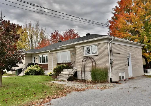 Triplex for Sale - 537-539 Rue Notre-Dame, Acton Vale, J0H 1A0