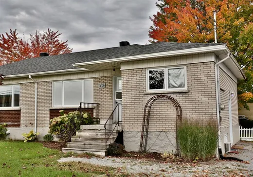 Triplex for Sale - 537-539 Rue Notre-Dame, Acton Vale, J0H 1A0