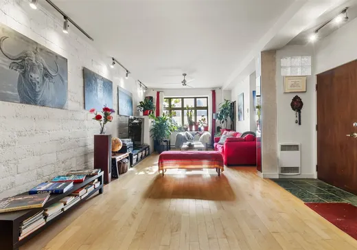 Triplex for Sale - 6611-6615 Rue St-André, Montreal (Villeray), H2S 2K7