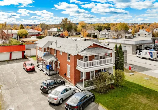5-Plex à vendre - 328-334 Rue Main E., Coaticook, J1A1N5