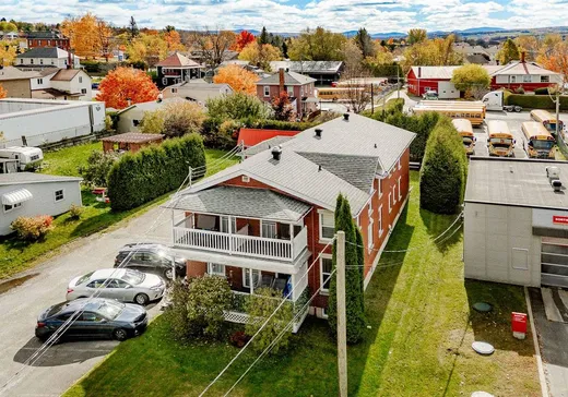 5-Plex à vendre - 328-334 Rue Main E., Coaticook, J1A 1N5