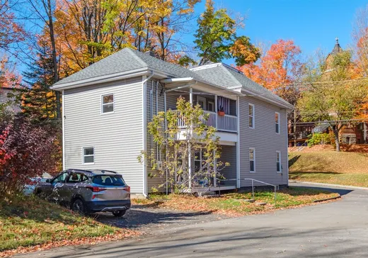 Duplex à vendre - 230 Rue Martin, Coaticook, J1A 2A7