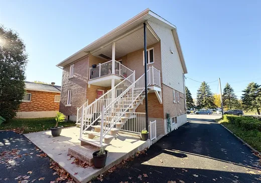 Triplex for Sale - 120-124 Rue St-Félix, St-Cyrille-De-Wendover, J0C 1A0