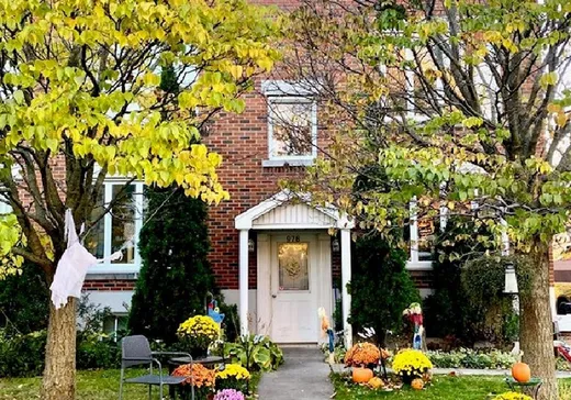 Triplex à vendre - 978 Rue Laurin, Laval (Sainte-Dorothee), H7X2L1