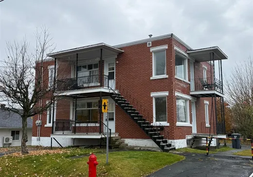 Duplex à vendre - 400-402 Rue Lafrance, Asbestos, J1T 2L3