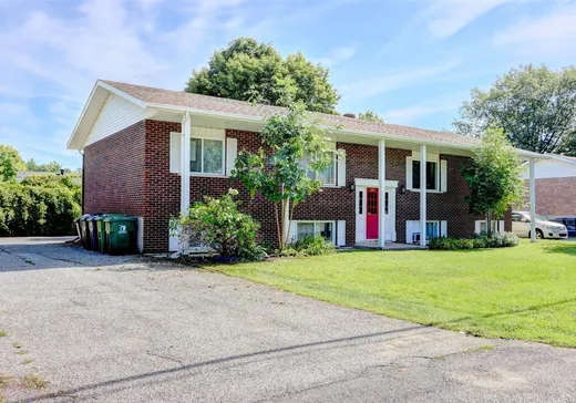 4-Plex à vendre - 2020 Av. Castelneau, Saint-Hyacinthe, J2S 7H8