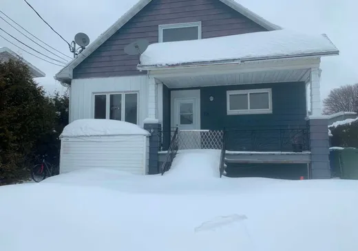 Triplex à vendre - 73-73B Rue Ste-Marie, Beaupré, G0A 1E0