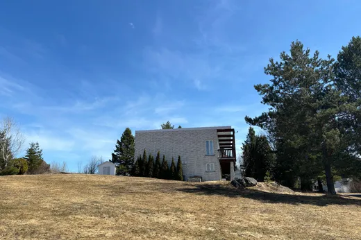 Maison à vendre - 345 2e Rue N., St-Nazaire-Du-Lac-St-Jean, G0W 2V0