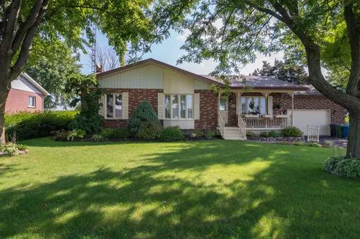 Two or more stories for sale - 1013 Route 133, Henryville, J0J1E0