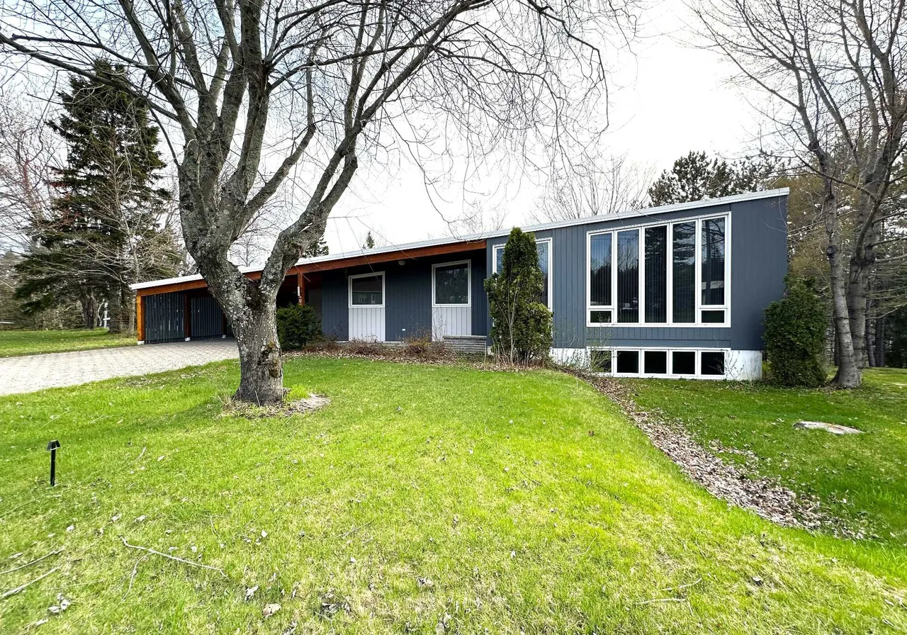 492 Av. Desjardins — photo 1