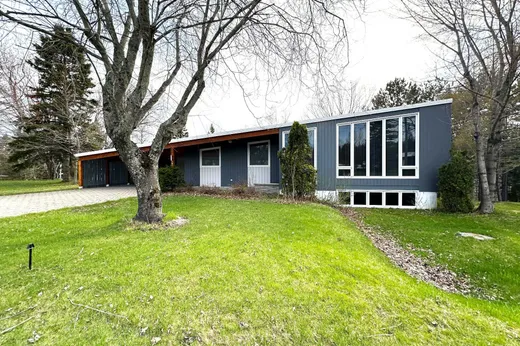 Maison à étages à vendre - 492 Av. Desjardins, Matane, G4W2Z9