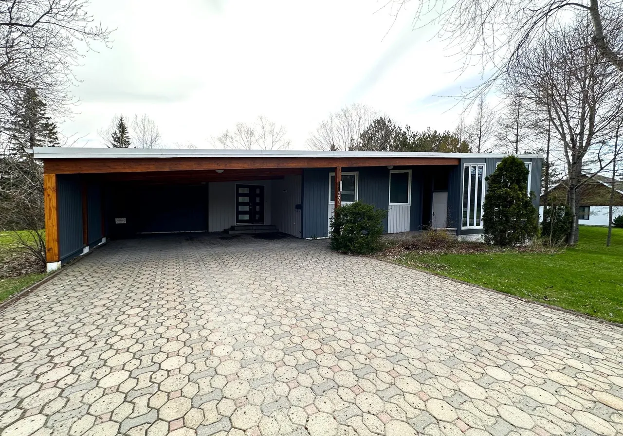 492 Av. Desjardins — photo 2