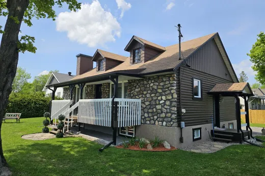 Maison à étages à vendre - 1640 Rue Principale, Sainte-Agathe-des-Monts, J8C1M2