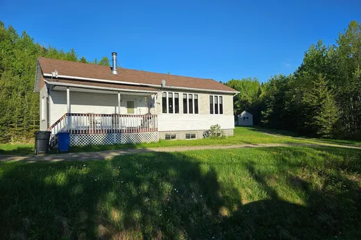 Two or more stories for sale - 18 Route du Ruisseau-Gagnon, Matane, G0J3E0