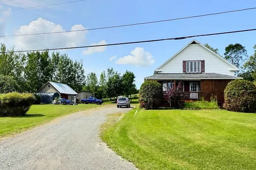 Maison à vendre - 136 Route 132, Sainte-Angèle-de-Mérici, G0J 2H0