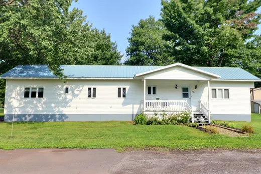 Maison à étages à vendre - 121 Rue Thériault, Plessisville, G6L2Y4