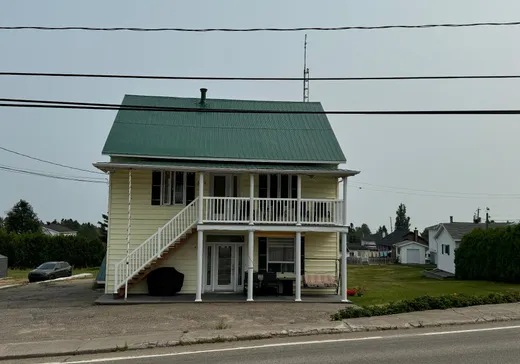 Maison à étages à vendre - 537-539 Rue St-Laurent, St-Simeon, G0T1X0