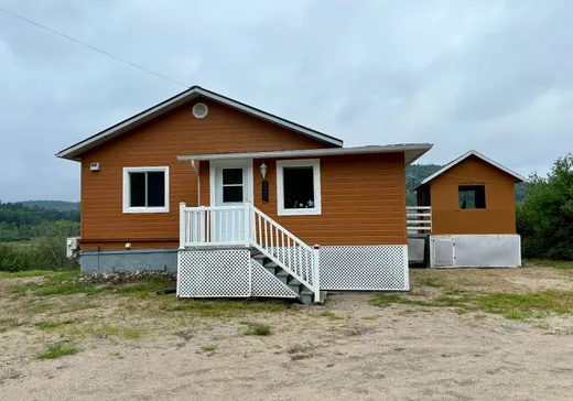 Maison à étages à vendre - 2050 Ch. du Lac-Panneton, La Tuque, G9X3N8