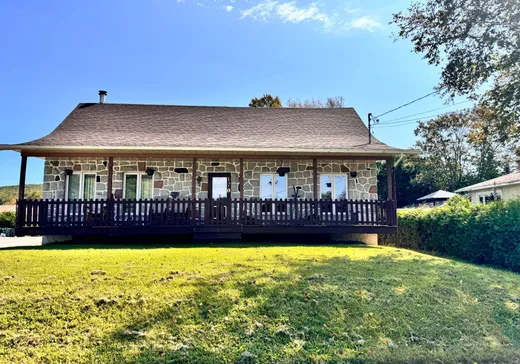 Two or more stories for sale - 170 Rue St-Joseph, Mont-Laurier, J0W1H0