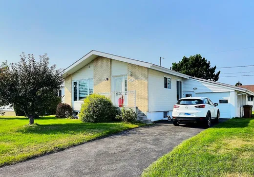 Maison à étages à vendre - 428 Rue Marchand, Matane, G4W2J8