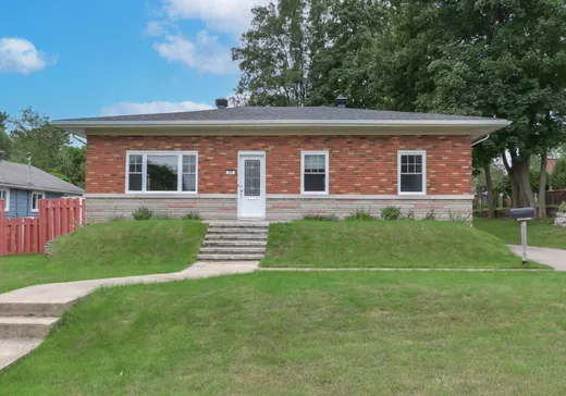 Two or more stories for sale - 266 18e Avenue, Deux-Montagnes, J7R4B4