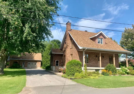 Two or more stories for sale - 602 10e-et-11e Rang O., Sainte-Francoise, G0S2N0