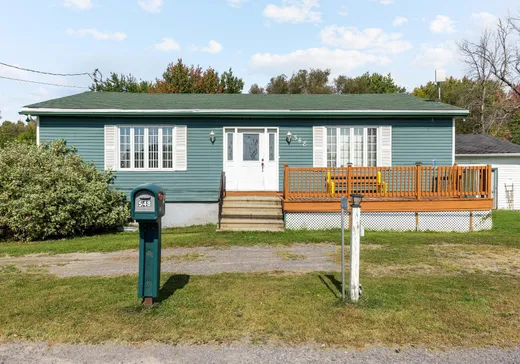 Two or more stories for sale - 548 Route 132, Saint-Anicet, J0S1M0