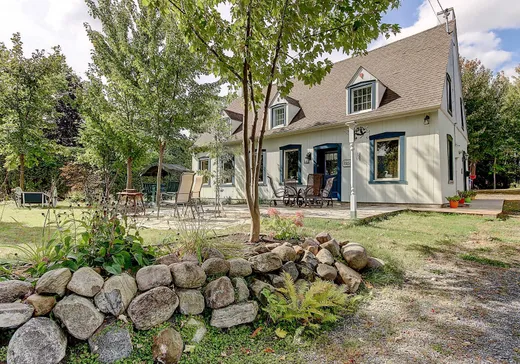Two or more stories for sale - 1100 Rue Richelieu, Beloeil, J3G4R3