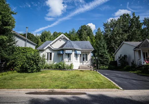 Bungalow à vendre - 310 Rue des Camélias, Drummondville, J2B8H1