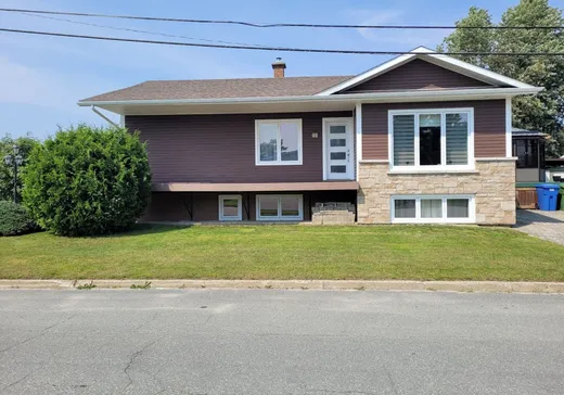 Bungalow à vendre - 46 11e Avenue E., La Sarre, J9Z3L8