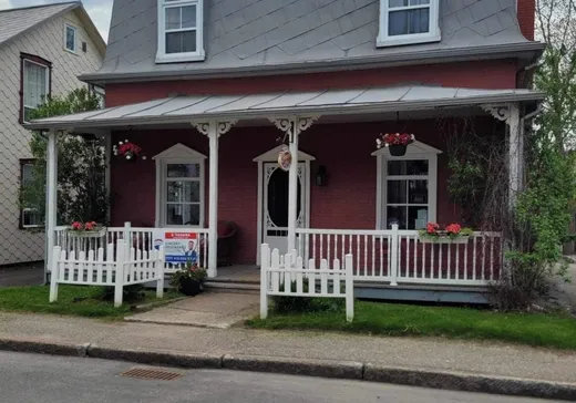 Two or more stories for sale - 439 Rue St-Joseph, Saint-Raymond, G3L1K1