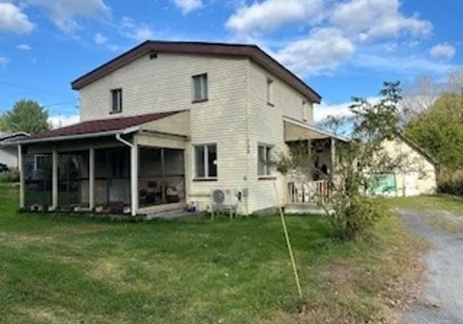 Maison à étages à vendre - 730 Rue du Nord, Cowansville, J2K3G8