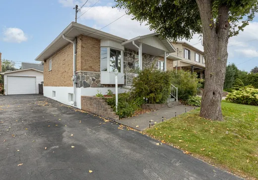 Bungalow à vendre - 2110 Rue Bédard, Longueuil, J4N1B3