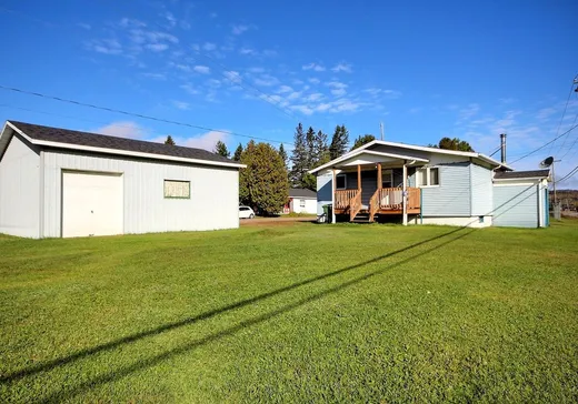 Bungalow à vendre - 1510 Rue Principale, Saint-Roch-de-Mékinac, G0X2E0