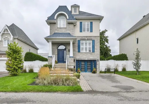 Maison à étages à vendre - 135 Rue Thérèse, Laval, H7X3W8