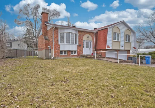 Bungalow à vendre - 6595 Av. Barry, Brossard, J4Z1T9