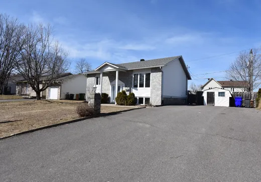 Bungalow for sale - 64 Rue Tremblay, Buckingham, J8L3M7