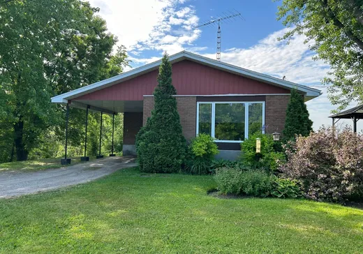 Bungalow à vendre - 122 Rue Notre-Dame, Papineauville, J0V1L0