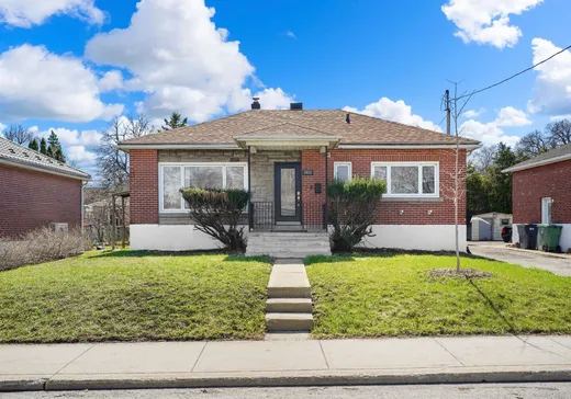 Bungalow à vendre - 2800 Rue Honoré-Beaugrand, Montreal-Downtown, H1L5Y3