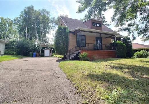 Maison à vendre - 1014 Rue Jacques-Cartier E., Chicoutimi-Jonquière, G7H 2B3