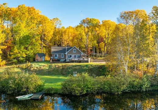 Maison à étages à vendre - 27 Ch. du Pied-des-Monts, St-Aimé Des Lacs, G0T1S0