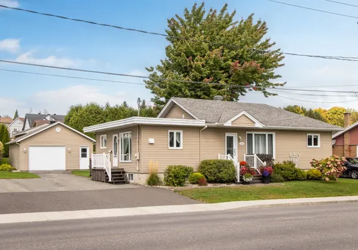 Bungalow à vendre - 693 Rue Western, Waterloo, J0E2N0