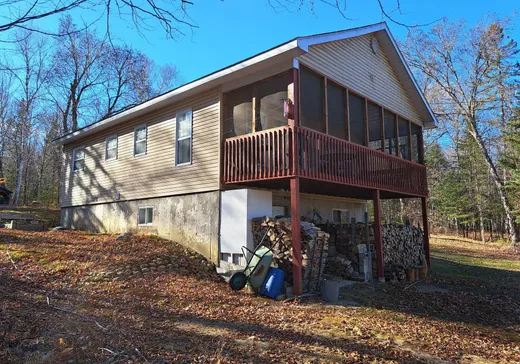 Two or more stories for sale - 56 Ch. Poissant, Lac-Saint-Paul, J0W1K0